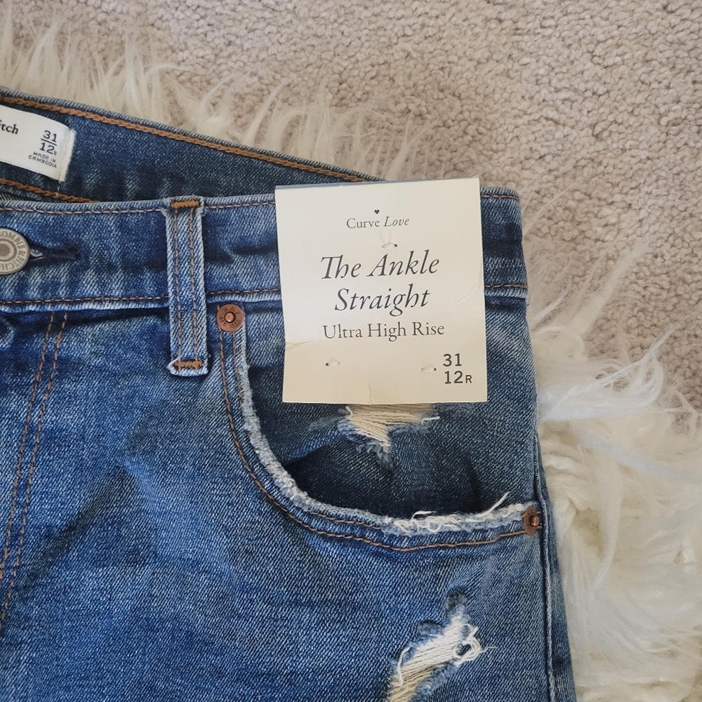 A&F Curve Love Ultra High Rise Straight Jeans - Picture 4 of 10